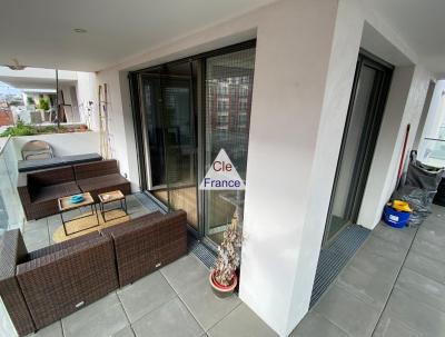 Three Bedroom Apartment with Terrace and Parking