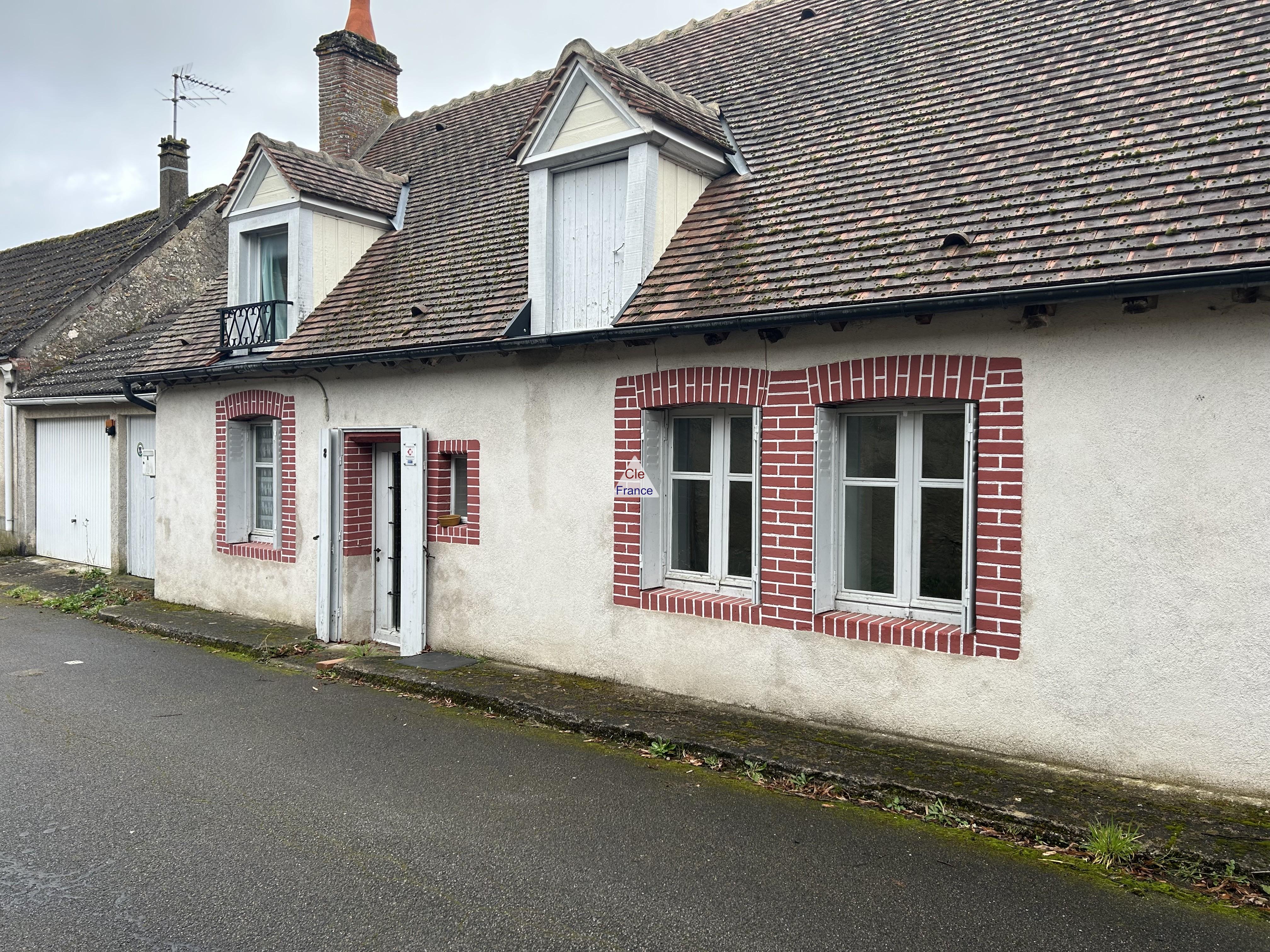 Main Photo of a 2 bedroom  Cottage for sale