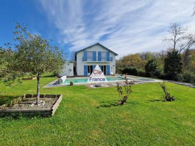 Detached Country House with Swimming Pool