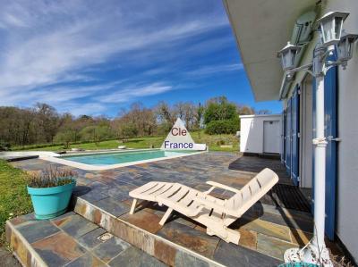 Detached Country House with Swimming Pool