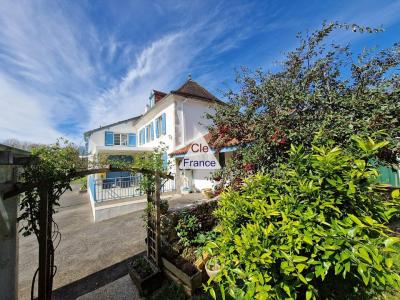 Detached Country House with Swimming Pool