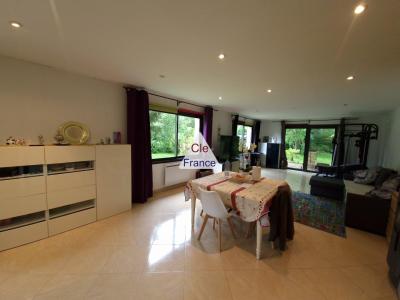 Detached Country House with Lovely Garden