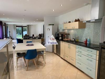 Detached Country House with Lovely Garden