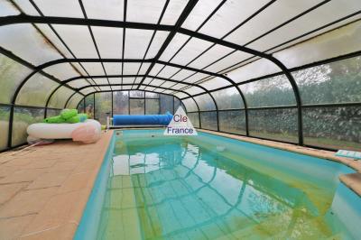 Detached Country House with Covered Swimming Pool