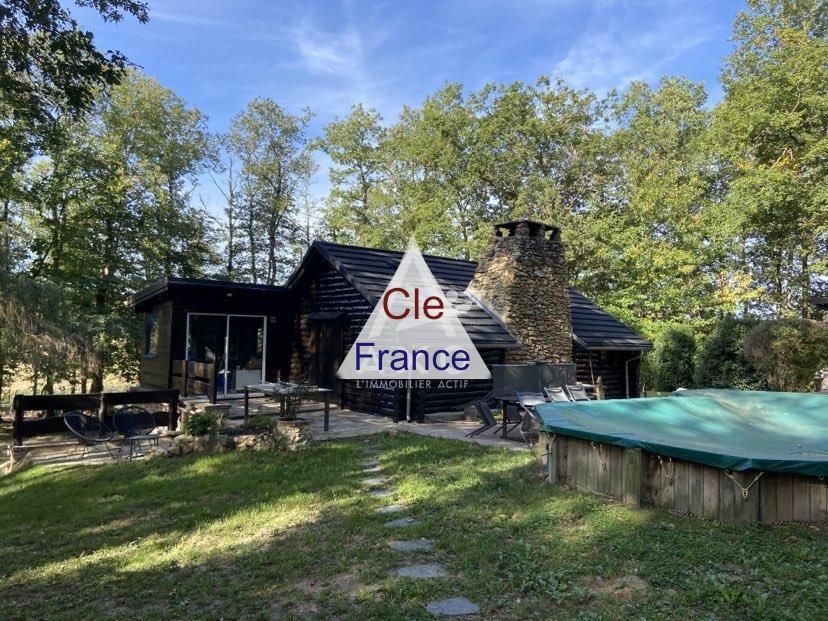 Main Photo of a 4 bedroom  Chalet for sale