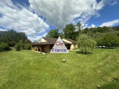 Detached Country House with Landscaped Garden