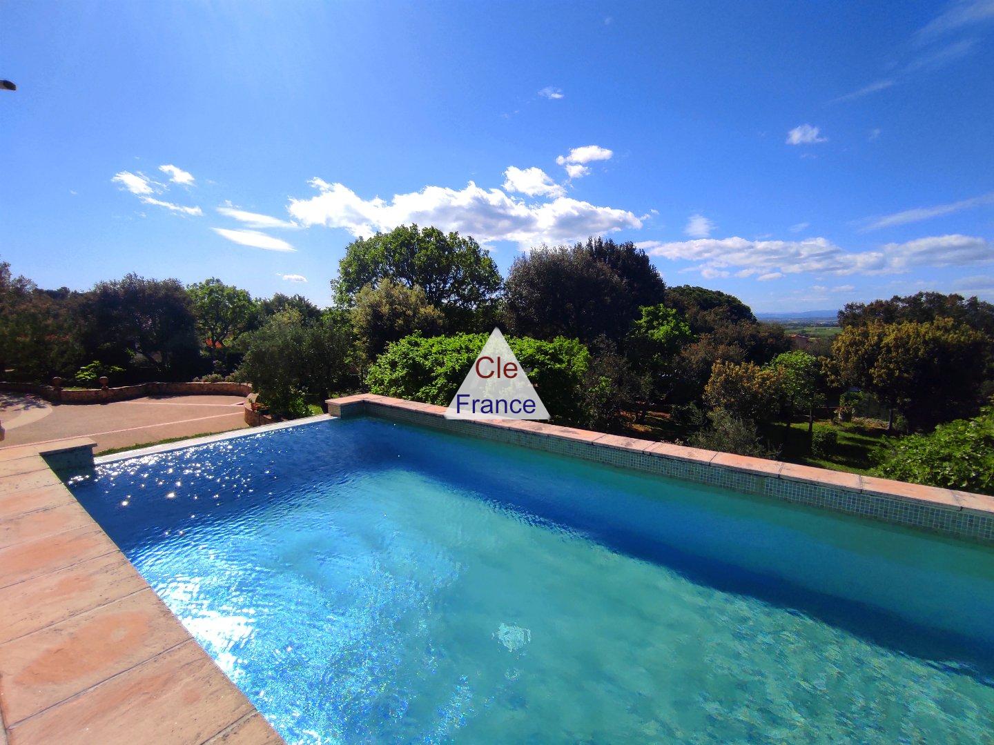 Main Photo of a 4 bedroom  House for sale