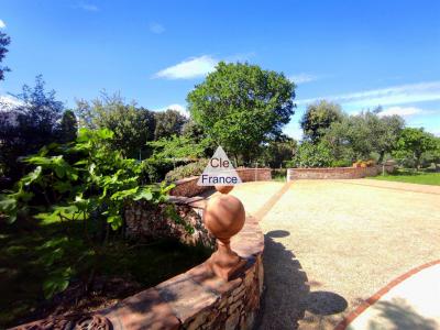 Detached House with Garden and Swimming Pool