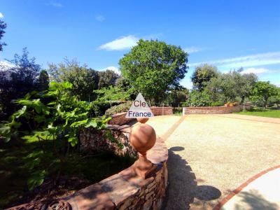 Detached House with Garden and Swimming Pool