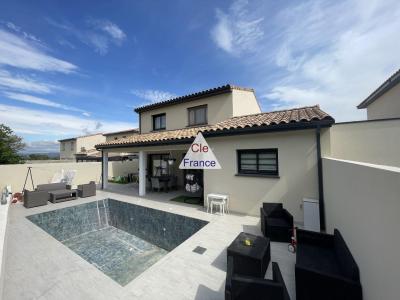 Contemporary Villa with Swimming Pool