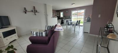 Single Storey Detached Villa With Garden