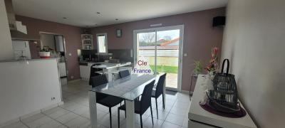 Single Storey Detached Villa With Garden