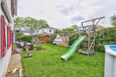 Detached House with Garden