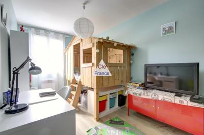 Detached House with Garden