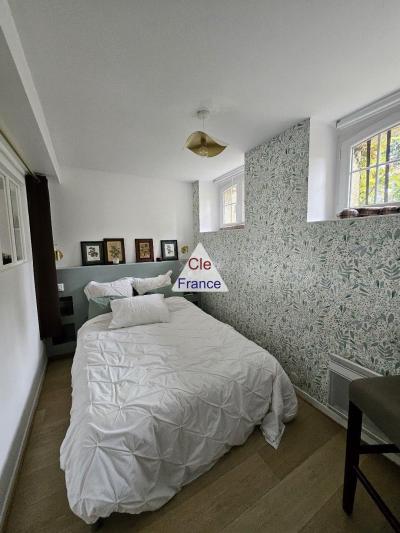 Charming Apartment in Chateau Close to Honfleur