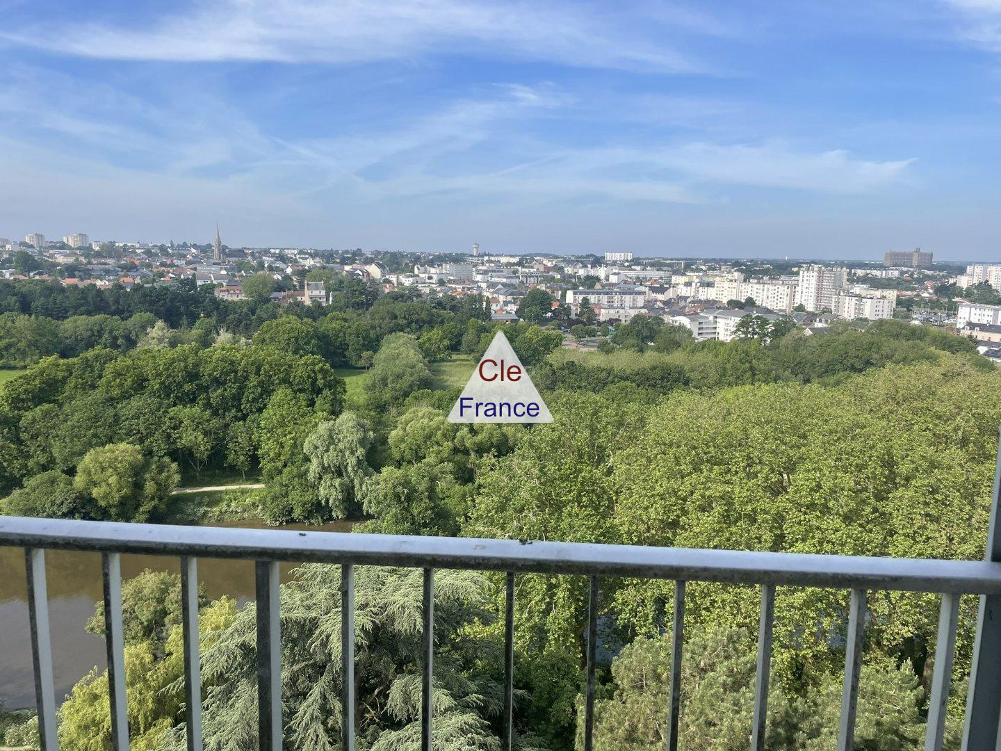 Main Photo of a 1 bedroom  Apartment for sale