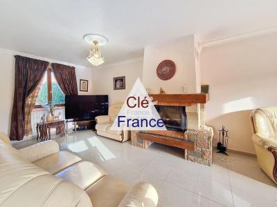 Lovely Detached House with Garden