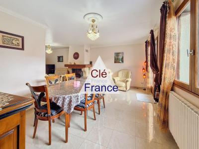 Lovely Detached House with Garden