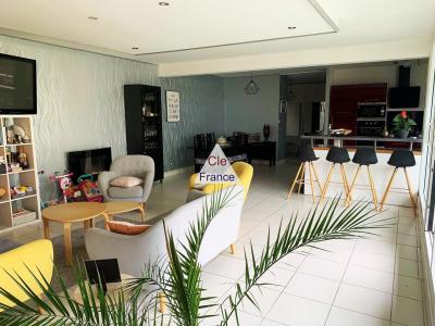Spacious Apartment with Outside Terrace