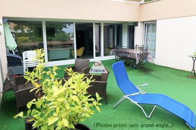 Spacious Apartment with Outside Terrace