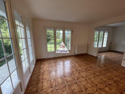Detached House with Garden Close to The Beach