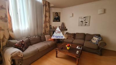 Lovely Family Home with Swimming Pool