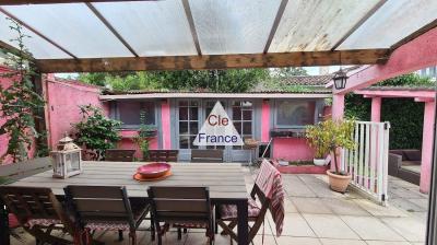 Lovely Family Home with Swimming Pool