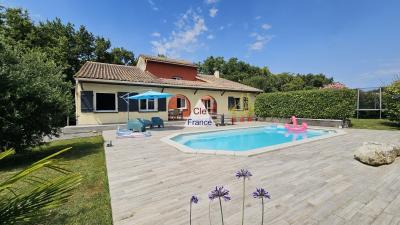 Detached Villa with Swimming Pool