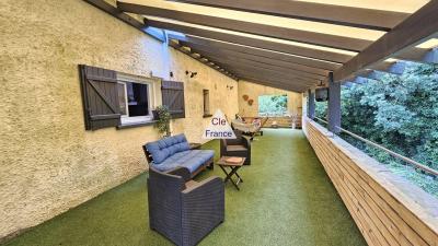 Detached Villa with Swimming Pool