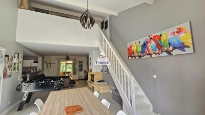 Detached Villa with Swimming Pool
