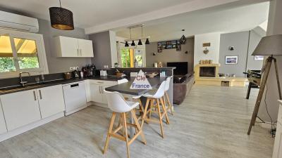 Detached Villa with Swimming Pool