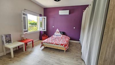 Detached Villa with Swimming Pool