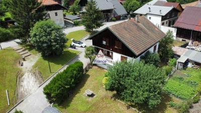 Detached House with Garden