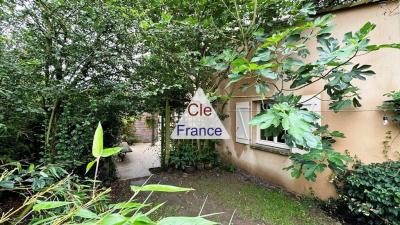 Single Storey Villa With Garden