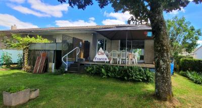 Single Storey Detached Villa With Garden