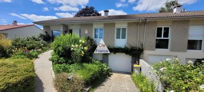 Single Storey Detached Villa With Garden