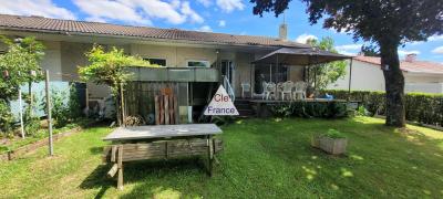 Single Storey Detached Villa With Garden