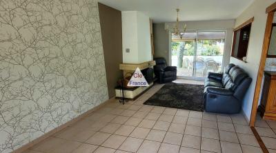 Single Storey Detached Villa With Garden