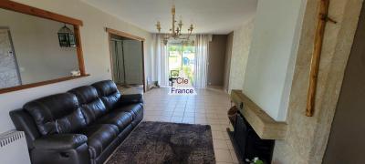 Single Storey Detached Villa With Garden