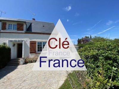 Traditional House with Garden and Swimming Pool