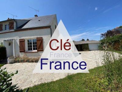 Traditional House with Garden and Swimming Pool