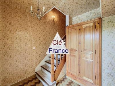 Traditional House with Garden and Swimming Pool