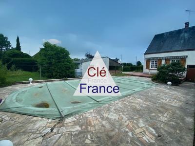 Traditional House with Garden and Swimming Pool