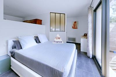 Detached Villa in an Oasis of Clam with Pool