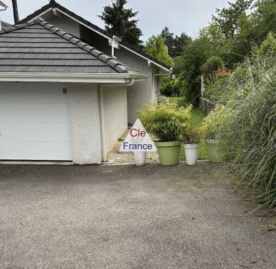 Single Storey Villa With Garden