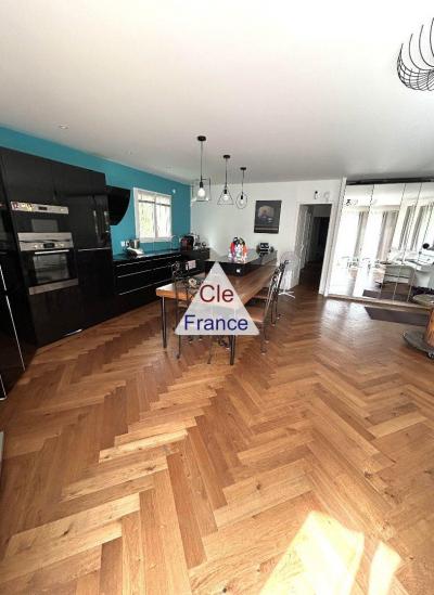 Single Storey Villa With Garden