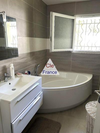Single Storey Villa With Garden