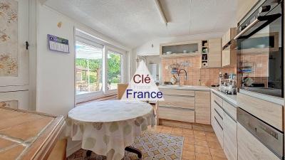 Spacious Renovated Farmhouse with Studio Bonus