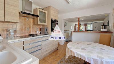 Spacious Renovated Farmhouse with Studio Bonus