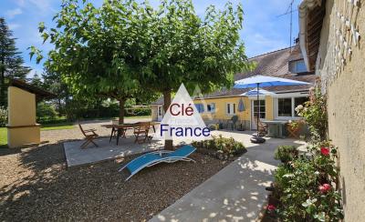 Spacious Renovated Farmhouse with Studio Bonus